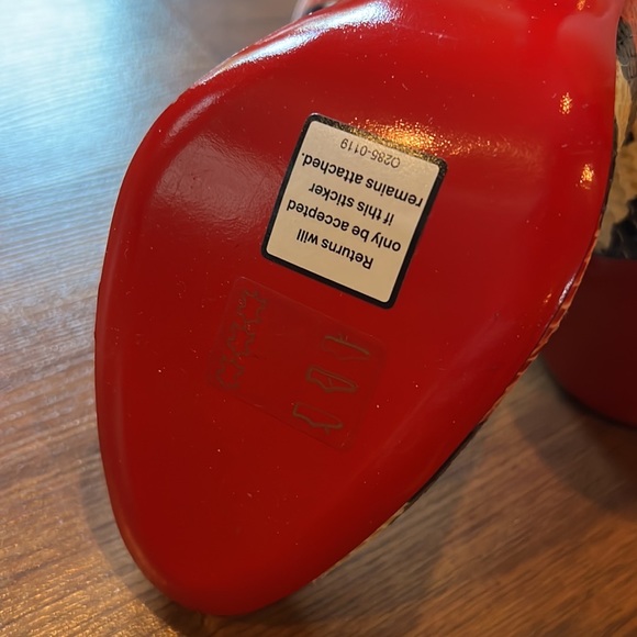 NWT CHRISTIAN LOUBOUTIN - Picture 12 of 12